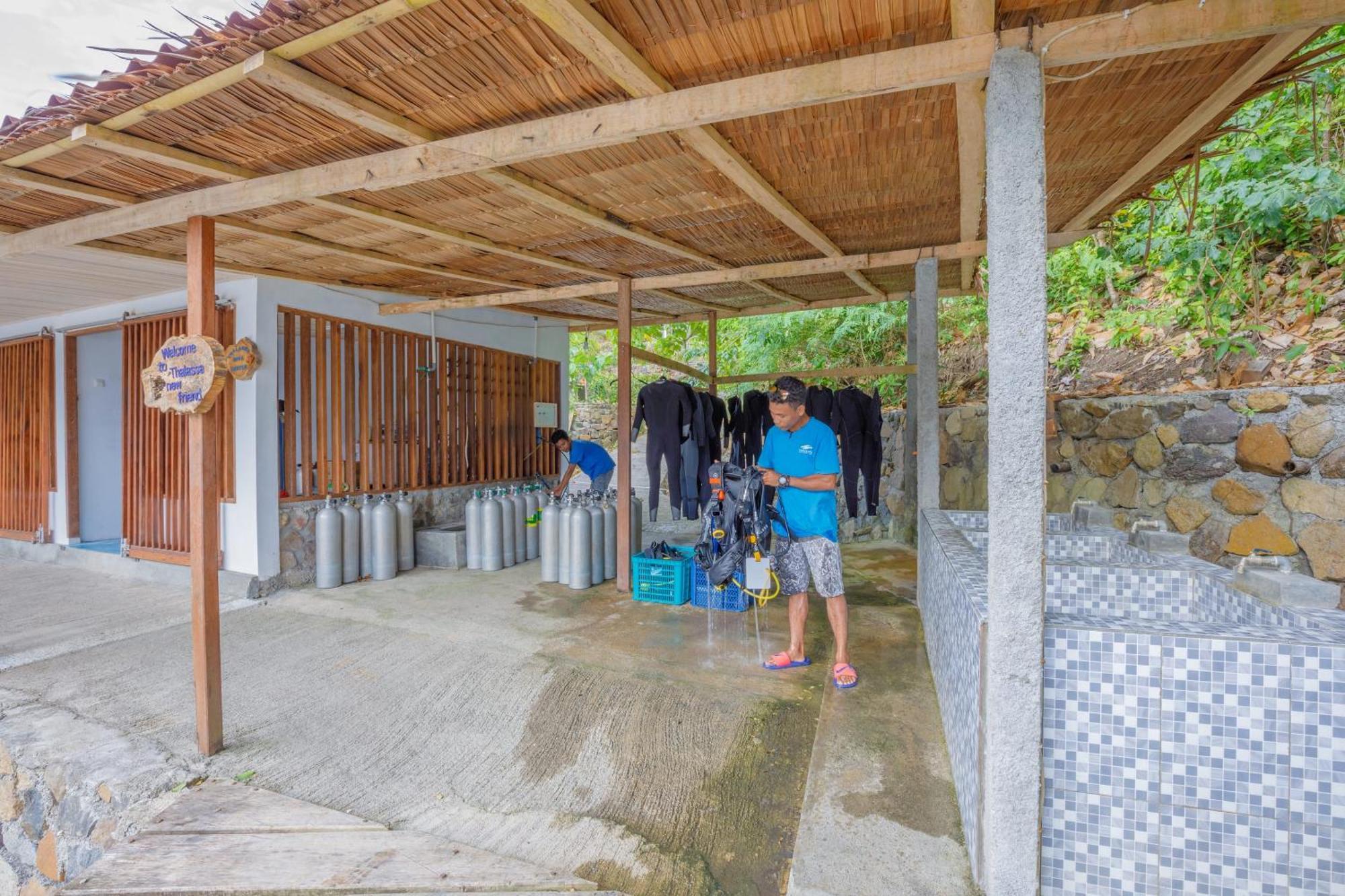 Thalassa Dive Resort Lembeh Airtembaga Bagian luar foto