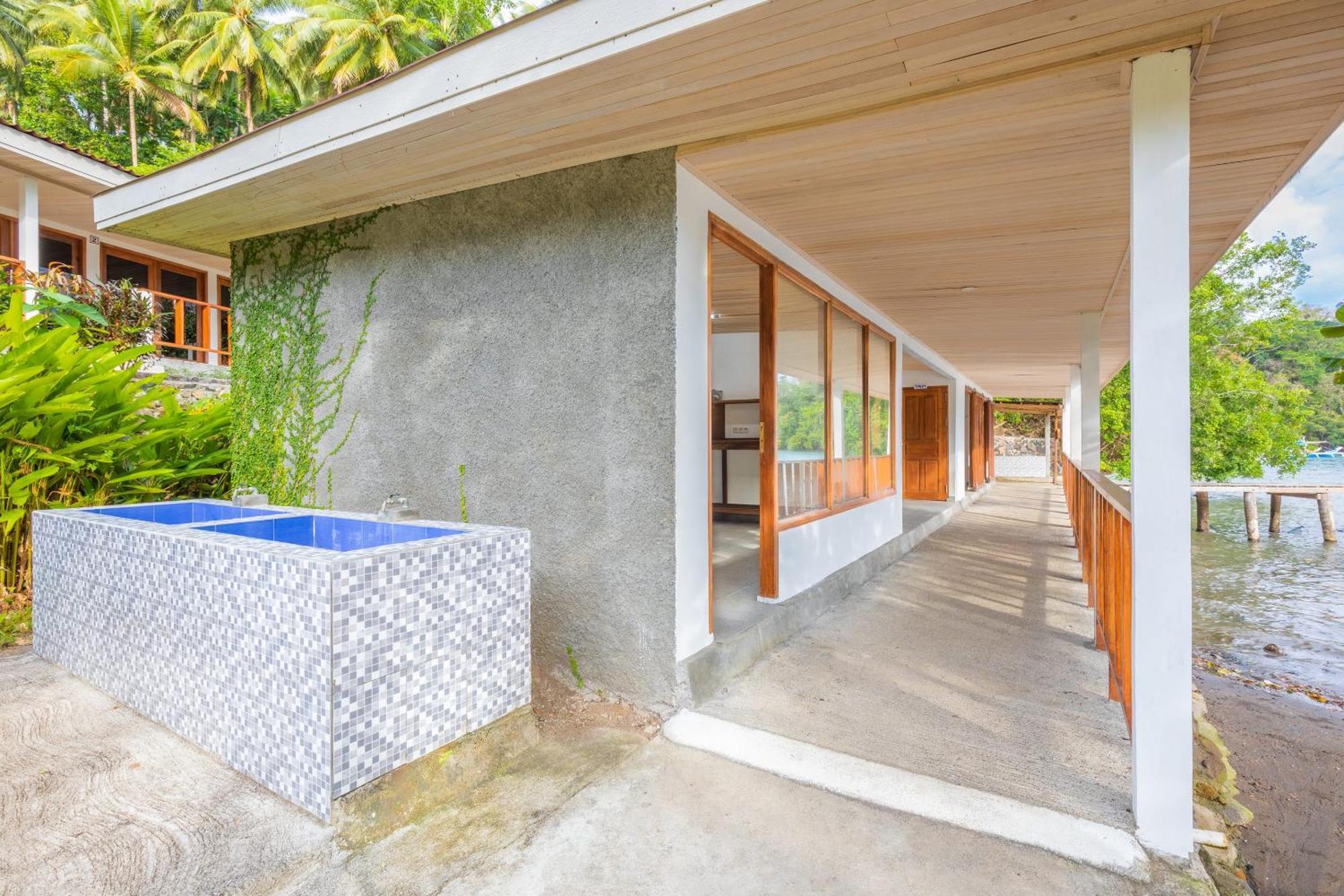 Thalassa Dive Resort Lembeh Airtembaga Bagian luar foto