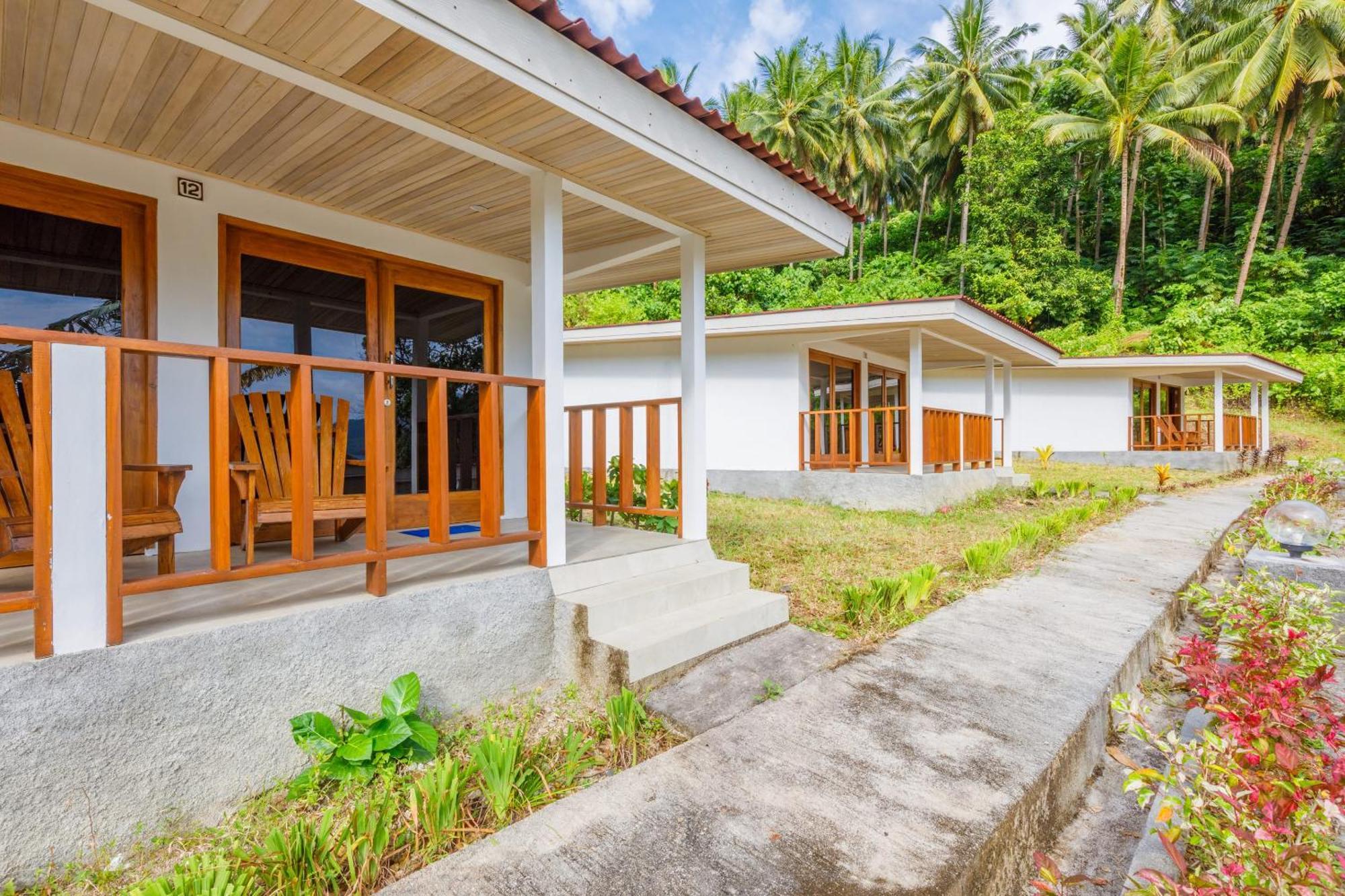Thalassa Dive Resort Lembeh Airtembaga Bagian luar foto