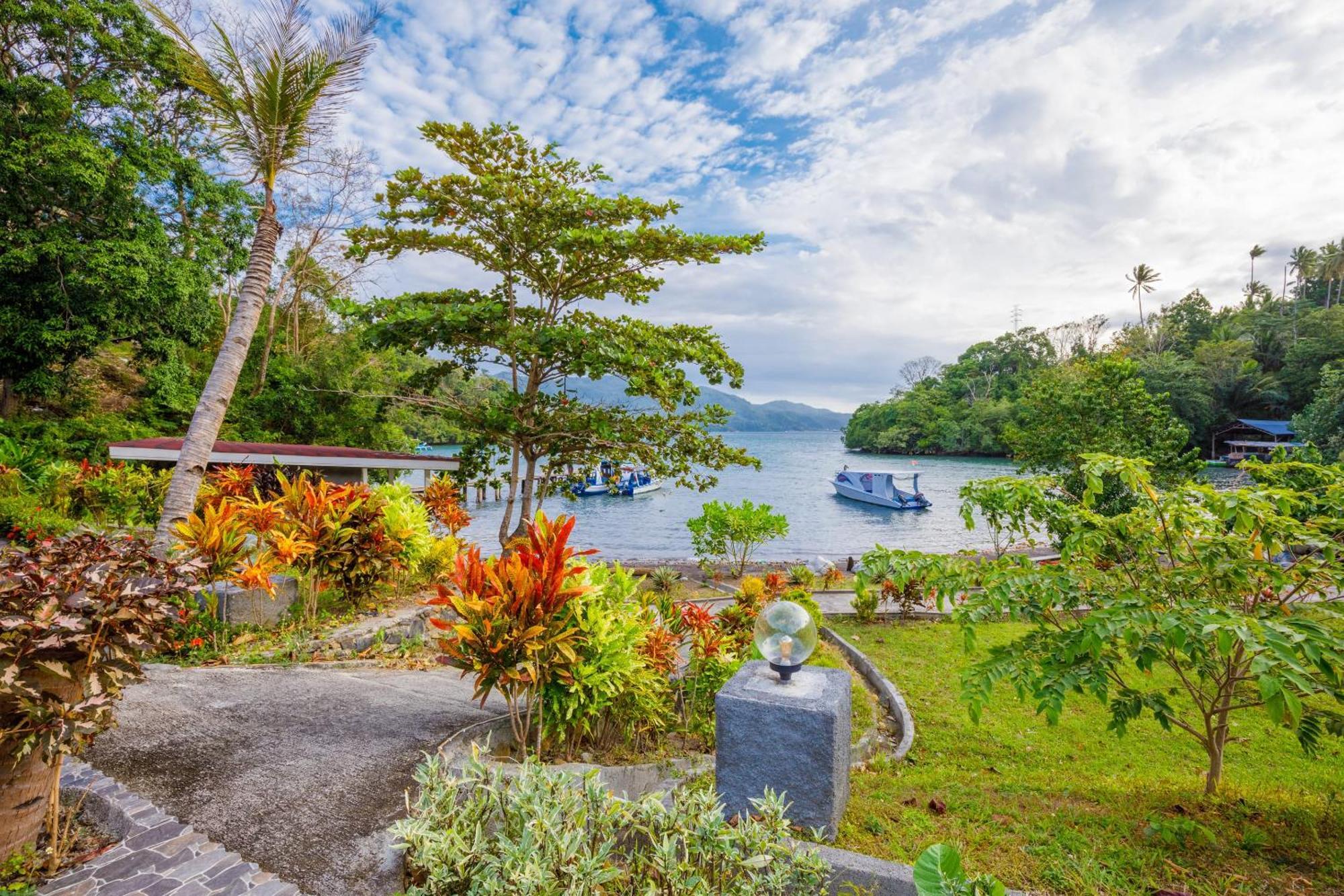 Thalassa Dive Resort Lembeh Airtembaga Bagian luar foto